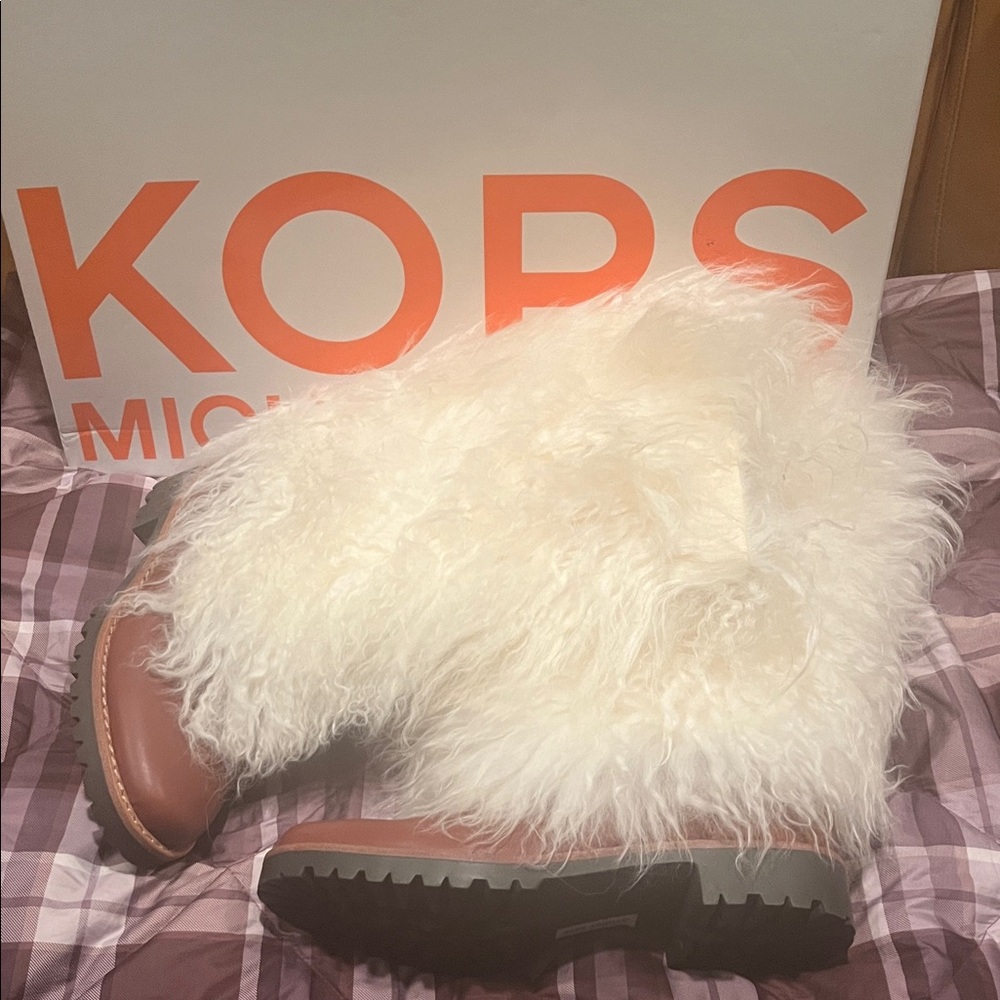 Michael Kors Brand New NIB White and Brown Winter Boots Lamb Fur MAKE AN OFFER !